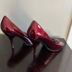 BCBG dark red shoe